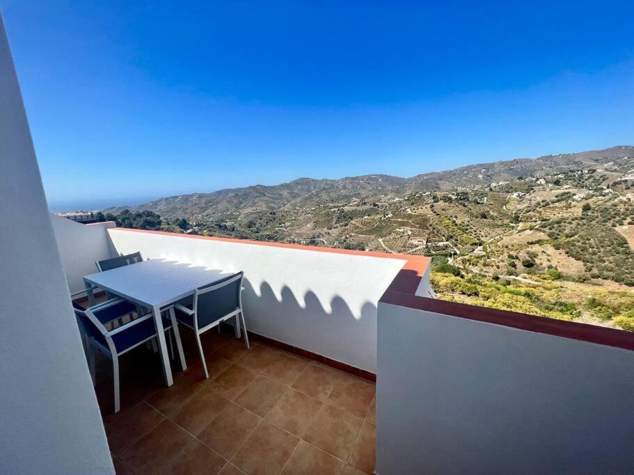 Atico Con Increibles Vistas A Las Montanas Y Mar Frigiliana Ngoại thất bức ảnh