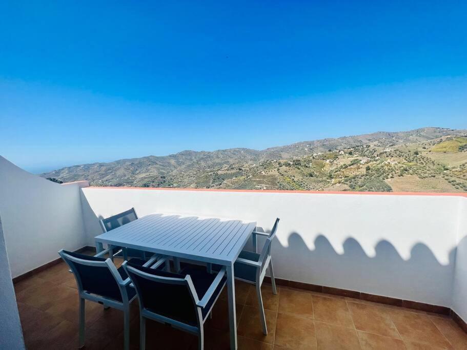 Atico Con Increibles Vistas A Las Montanas Y Mar Frigiliana Ngoại thất bức ảnh