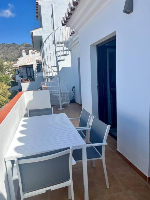 Atico Con Increibles Vistas A Las Montanas Y Mar Frigiliana Ngoại thất bức ảnh