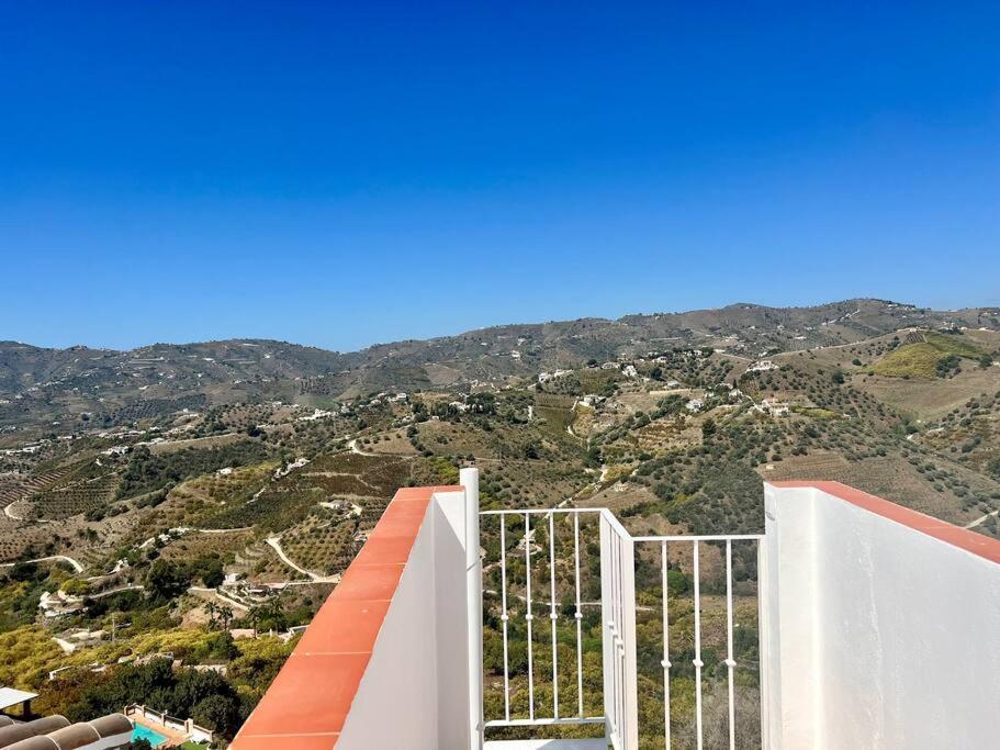 Atico Con Increibles Vistas A Las Montanas Y Mar Frigiliana Ngoại thất bức ảnh